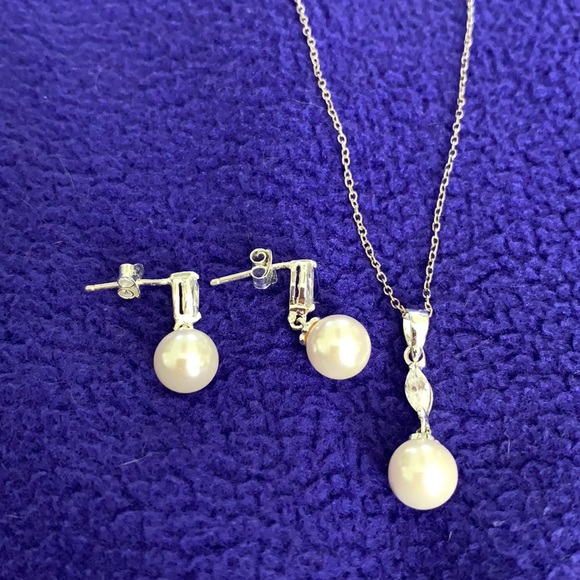 Silver Faux Pearl & Rhinestone Necklace & Earrings - Picture 5 of 14